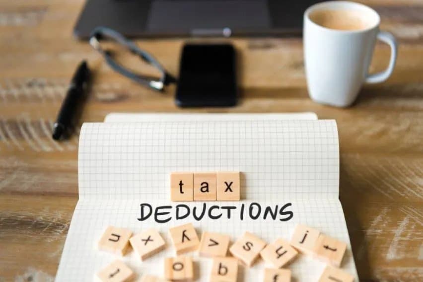 Top 12 Tax Deductions for Photographers (2025) image