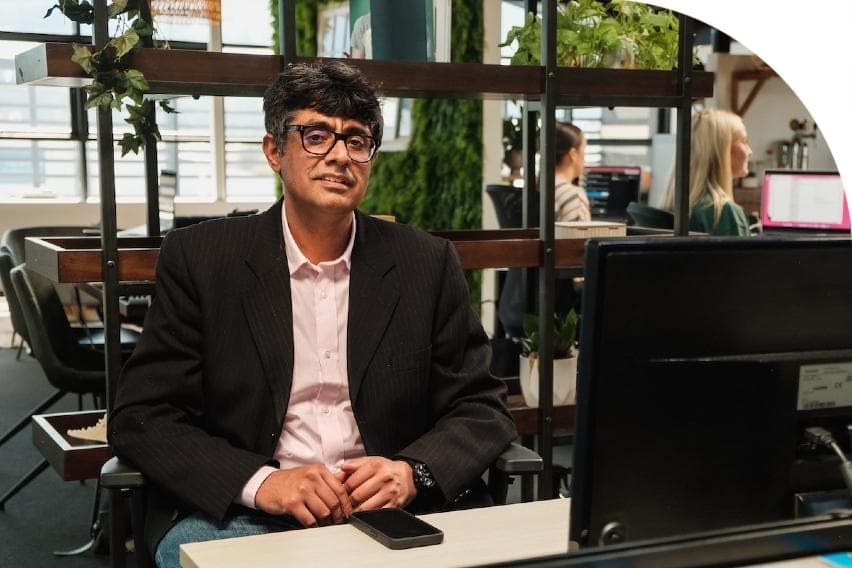 With FreshBooks, New Zealand Web Designer Ahmed Saves 6 Billable Hours Every Week image