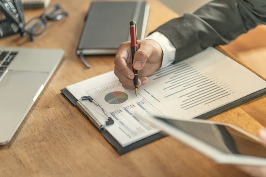 How Employees Can Claim Work-Related Expenses image